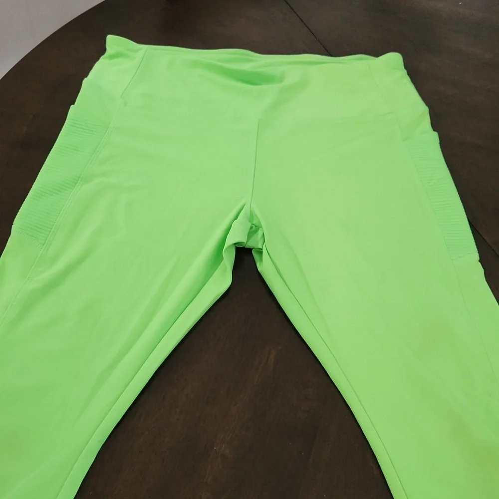 Neon Green Capri Workout Leggings - Picture 4 of 6
